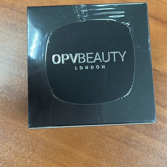 OPVBEAUTY Translucent Setting Powder - Picture 2 of 4